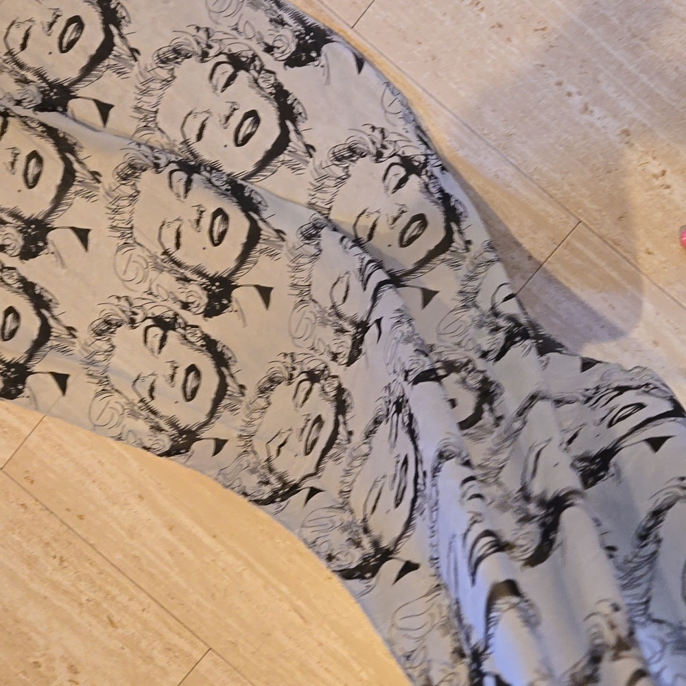 Iconic Marilyn Monroe Light Gray Silk Blend Unique Sheer Scarf - Picture 5 of 5